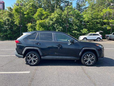 Used 2019 Toyota RAV4 LE FWD image 21