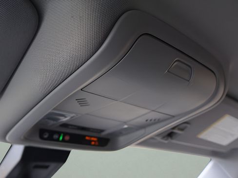 Used 2022 Chevrolet Equinox LT FWD image 26