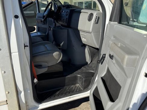 Used 2015 Ford E-350 and Econoline 350 Super Duty image 11