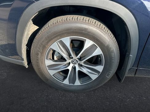 Used 2024 Toyota Highlander XLE FWD image 10