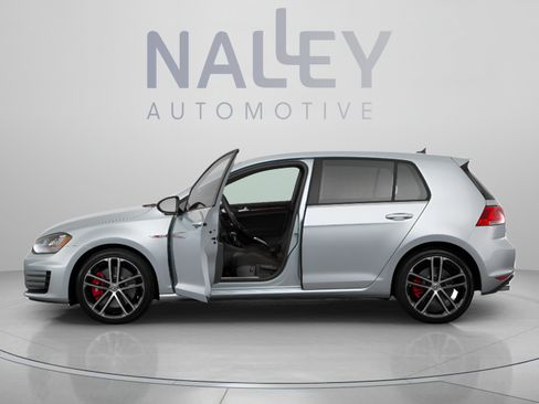 Used 2017 Volkswagen Golf 4-Door FWD image 2