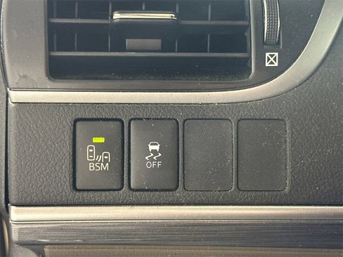 Used 2013 Toyota Camry XLE image 9