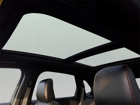 Used 2024 Ford Edge ST-Line image 5