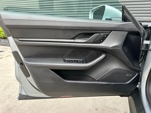 Used 2024 Porsche Taycan image 18