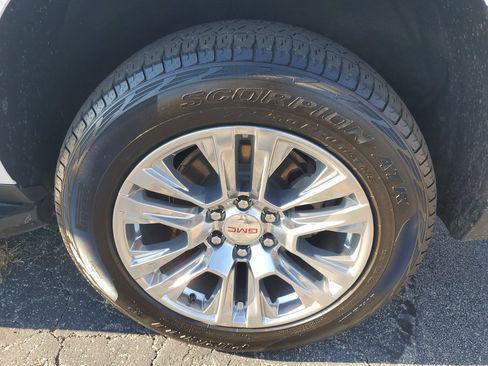 Used 2024 GMC Yukon XL Denali image 7