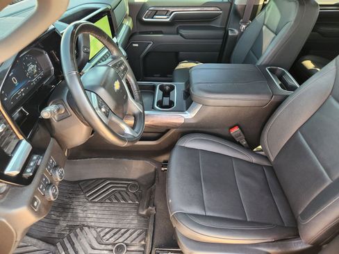 Used 2025 Chevrolet Silverado 2500 LTZ w/ LTZ Convenience Package image 15