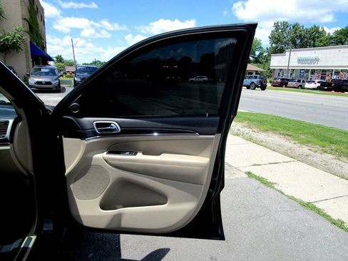 Used 2019 Jeep Grand Cherokee Limited w/ Luxury Group II AWD/4WD image 37