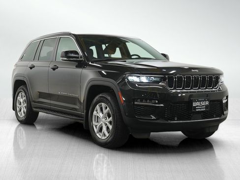 Used 2023 Jeep Grand Cherokee Limited w/ Luxury Tech Group II AWD/4WD image 7