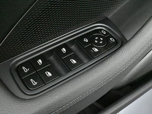 Used 2026 Porsche Panamera image 18