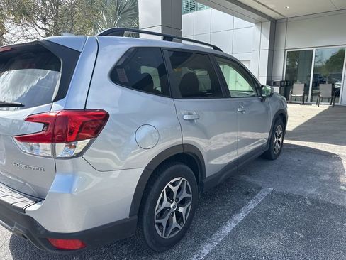 Used 2019 Subaru Forester Premium image 3