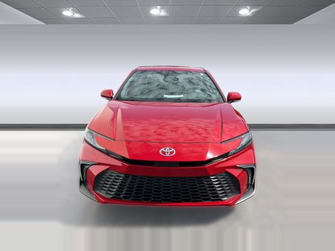 Used 2026 Toyota Camry SE FWD image 5