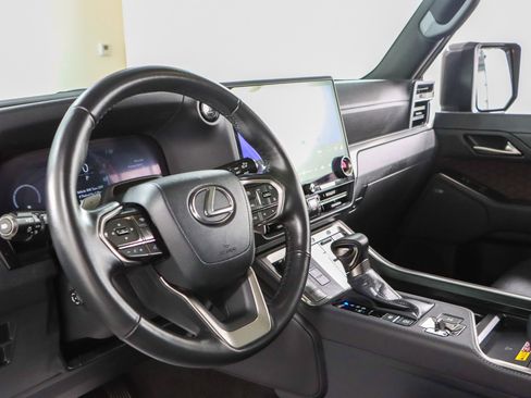 Used 2026 Lexus GX 550 w/ Accessory Package (2T) AWD/4WD image 26
