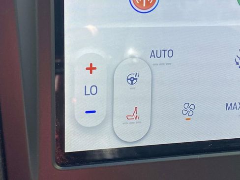 Used 2024 Ford Edge Titanium image 27