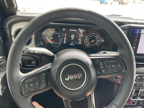 Used 2025 Jeep Wrangler Unlimited Sport AWD/4WD image 13