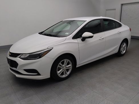 Used 2018 Chevrolet Cruze LT FWD image 2
