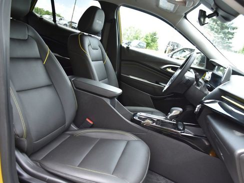 Used 2025 Chevrolet Trax ACTIV w/ Sunroof Package FWD image 28