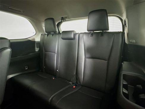 Used 2025 Toyota Grand Highlander XLE image 19