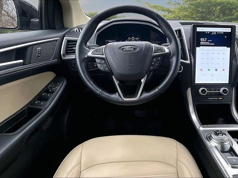 Certified 2022 Ford Edge SEL w/ Convenience Package AWD/4WD image 5