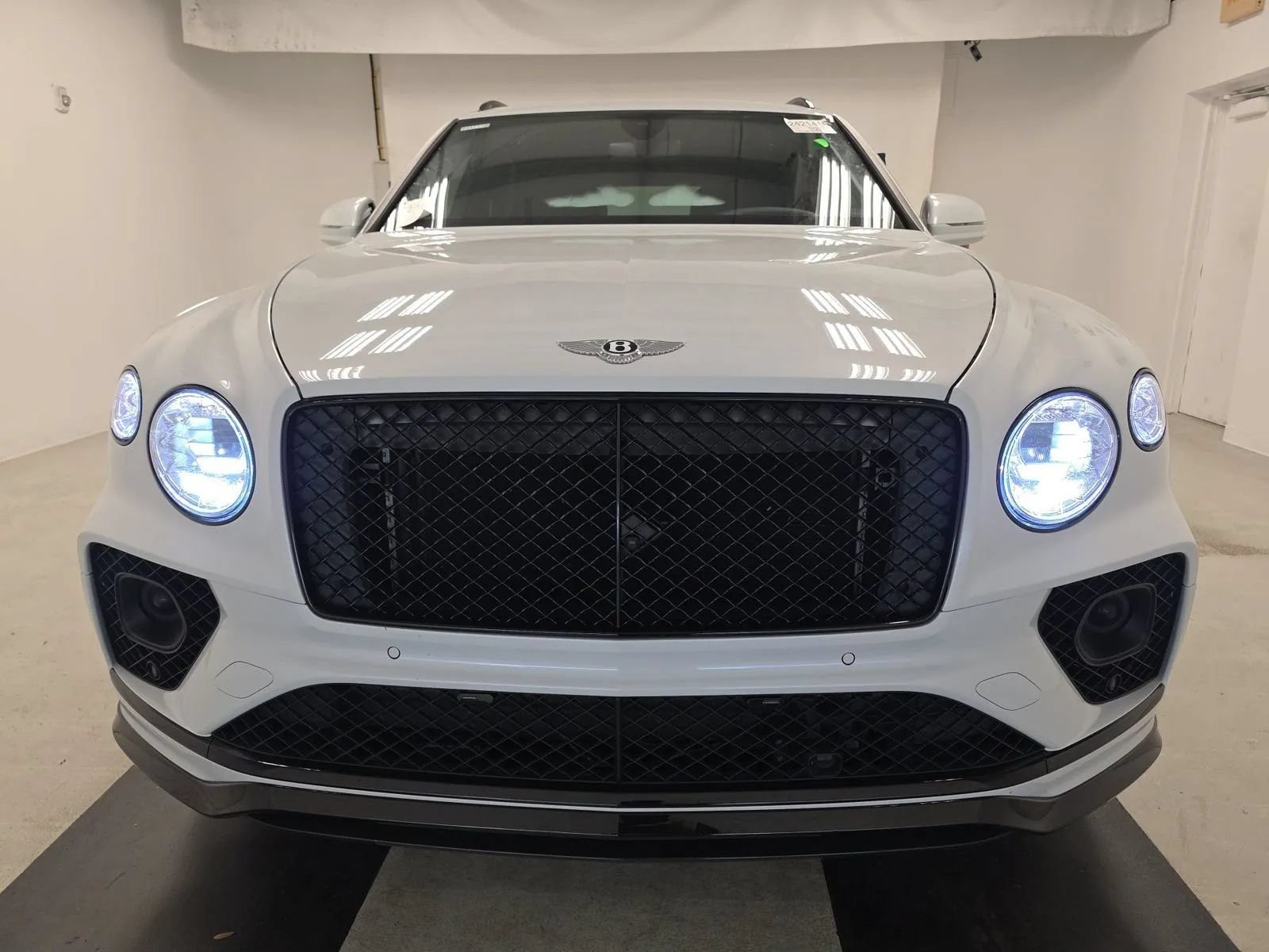 Used 2021 Bentley Bentayga w/ First Edition Specification AWD/4WD image 6
