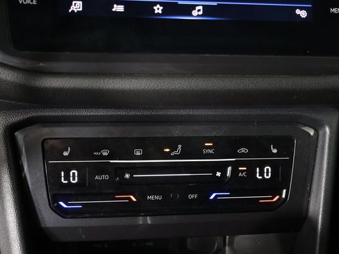 Used 2024 Volkswagen Tiguan SE w/ Panoramic Sunroof Package AWD/4WD image 43