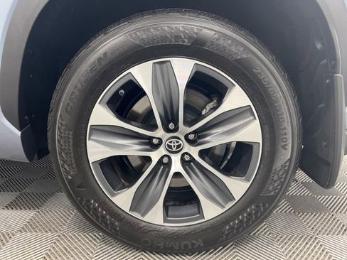 Used 2022 Toyota Highlander XLE image 14