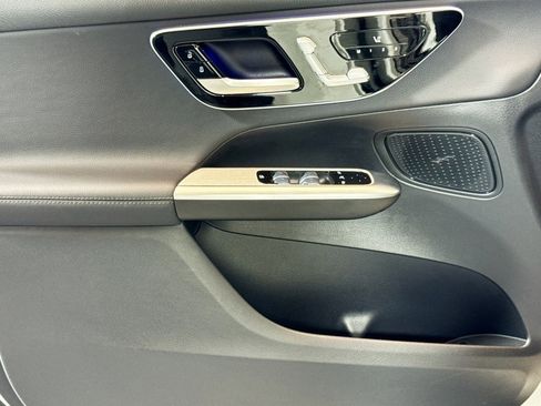 Used 2025 Mercedes-Benz GLC 300 image 17