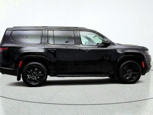 Used 2025 Jeep Wagoneer Series II AWD/4WD image 4