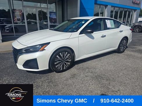 Used 2024 Nissan Altima 2.5 SV FWD image 1