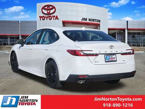 Used 2025 Toyota Camry SE image 8