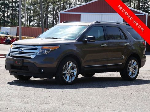 Used 2015 Ford Explorer XLT w/ Equipment Group 202B AWD/4WD image 5