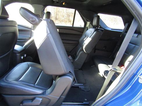 Used 2020 Ford Explorer XLT w/ Equipment Group 202A image 33