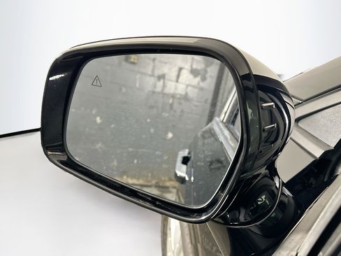 Used 2024 Kia Carnival LX image 16