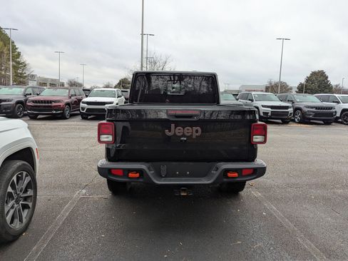 Used 2022 Jeep Gladiator Mojave w/ Cold Weather Group image 2