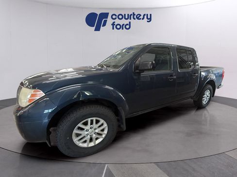 Used 2018 Nissan Frontier SV AWD/4WD image 3