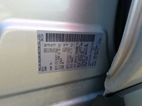 Used 2024 Nissan Rogue S FWD image 28