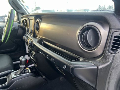 Used 2019 Jeep Wrangler Unlimited Sport image 36