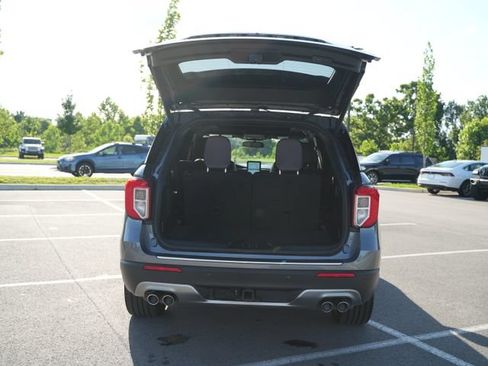 Used 2023 Ford Explorer Platinum w/ Technology Package AWD/4WD image 18