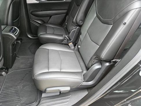 Used 2024 Cadillac XT6 Premium Luxury w/ Technology Package image 19