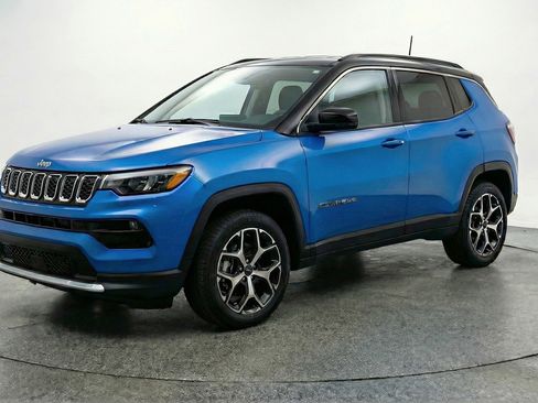 Used 2025 Jeep Compass Limited AWD/4WD image 3