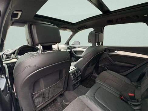 Used 2018 Audi SQ5 Premium Plus w/ Navigation Package image 24