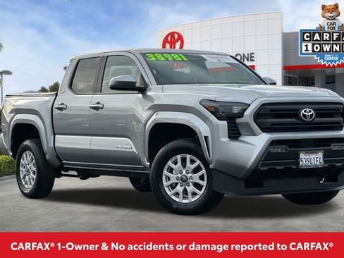 Used 2025 Toyota Tacoma SR5 image 2