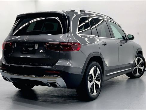 Used 2025 Mercedes-Benz GLB 250 image 4