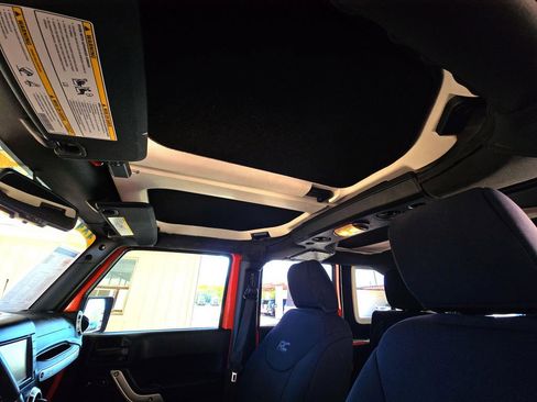 Used 2015 Jeep Wrangler Unlimited Rubicon w/ Connectivity Group image 22