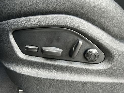 Certified 2025 Porsche Cayenne AWD/4WD image 7