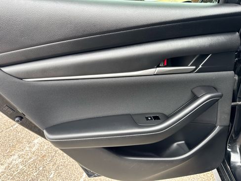 Used 2022 MAZDA MAZDA3 s image 32