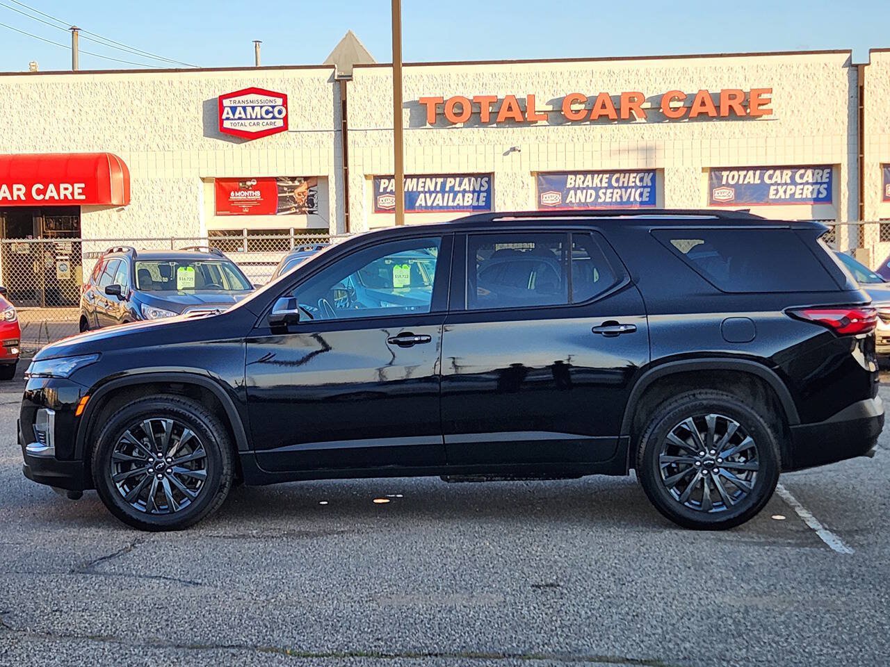 Used 2023 Chevrolet Traverse RS AWD/4WD image 2