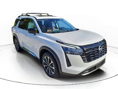 New 2026 Nissan Pathfinder Platinum image 1