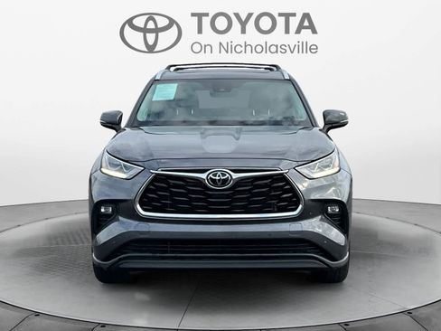 Used 2023 Toyota Highlander Limited image 9