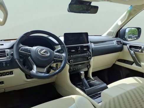 Used 2022 Lexus GX 460 Premium w/ Accessory Package AWD/4WD image 8