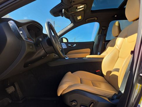 Used 2023 Volvo XC60 B6 Ultimate w/ Protection Package Premier image 16